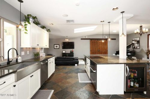 4451 Earll Dr, Phoenix AZ 85031-3821 exterior