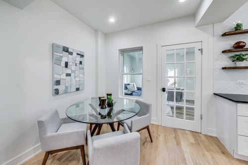 2830 Barry Ave, Chicago IL  60618-7016 exterior