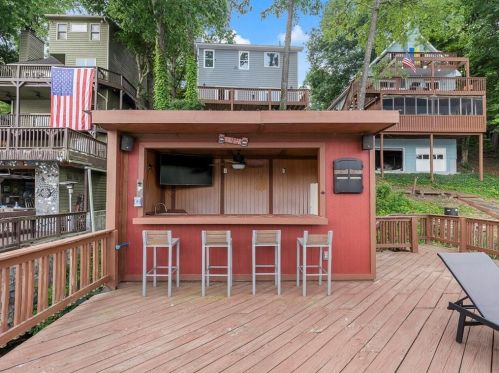 8474 Lake Dr, Lithonia GA  30039-6562 exterior