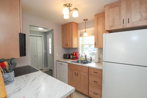 3 Whitewater Dr, Concord NH 03303-1546 exterior