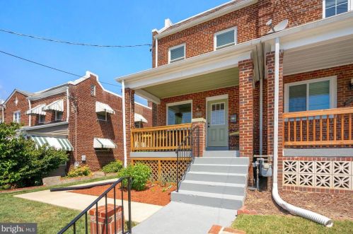 3918 Capitol St, Washington, DC 20019-3341