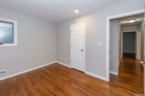 42 Rensselaer Dr, Commack NY 11725-4527 exterior