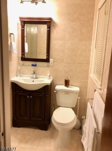 20 Arnold Dr, Parsippany NJ 07054-2240 exterior