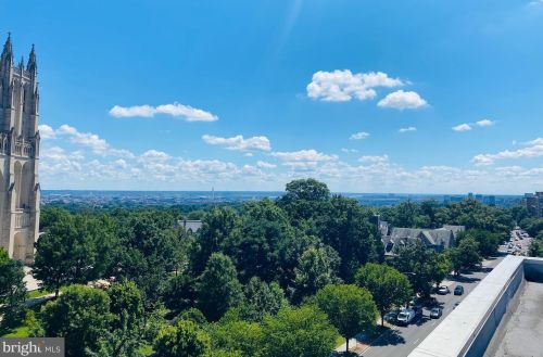 3114 Wisconsin Ave, Washington DC  20016-5016 exterior