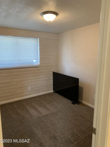 8464 Mary Dr, Tucson AZ 85730-1831 exterior