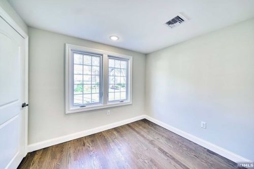 161 Adams Ave, River Edge NJ 07661-1437 exterior