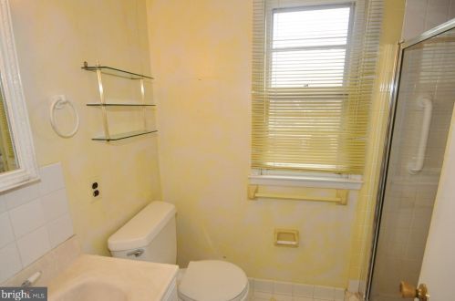 1049 Warfield Ln, Huntingdon Valley PA 19006-3426 exterior