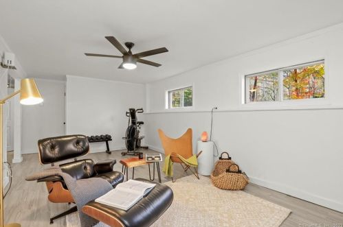 72 Regan Rd, Ridgefield CT  06877-1424 exterior