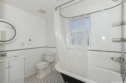 106 Winding St, Huntington Station NY 11746-1251 exterior