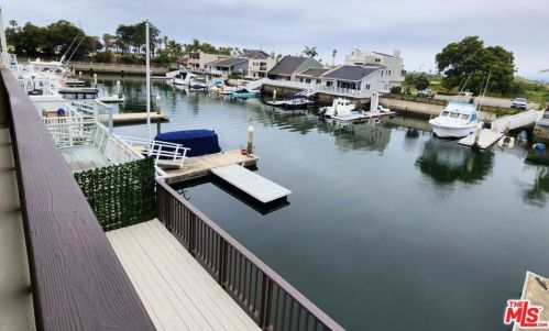 4555 Falkirk Bay, Oxnard CA 93035-3743 exterior