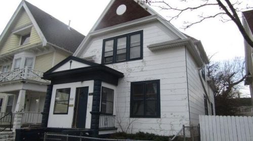 2011 Scott St, Milwaukee, WI 53204-2063