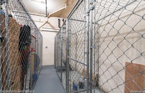 35300 Woodward Ave, Bham MI 48009-0952 exterior