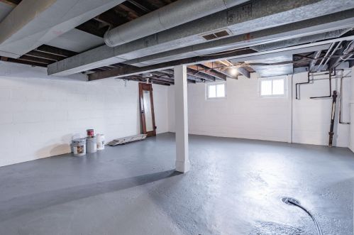 1035 Idaho St, Milwaukee WI 53207-2409 exterior