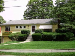 17 Crehore Dr, Newton, MA 02462-1108