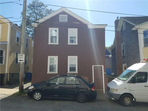 25 Dennison St, Middletown, RI 02840-3439