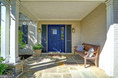 8016 Birnam Wood Dr, Mc Lean VA  22102-2711 exterior