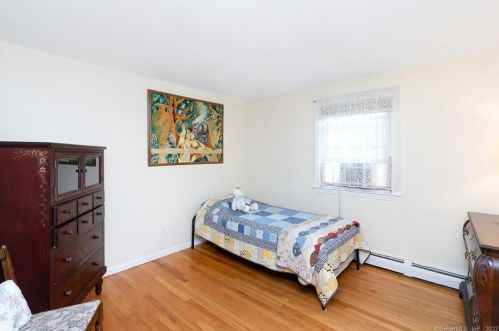 51 Pioneer Dr, Windsor CT exterior