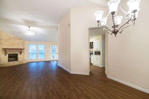 5118 Vlg Spg Dr, Humble TX exterior