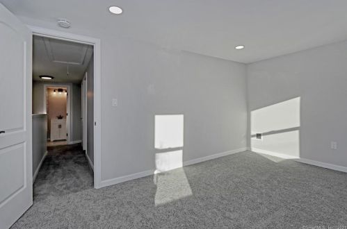 157 Naugatuck Ave, Milford CT 06460-6040 exterior