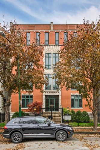 461 Green St, Chicago IL  60642-8212 exterior