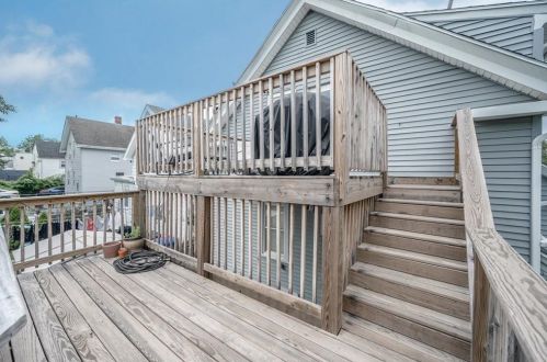 97 Seamans St, Providence, RI 02908-1320