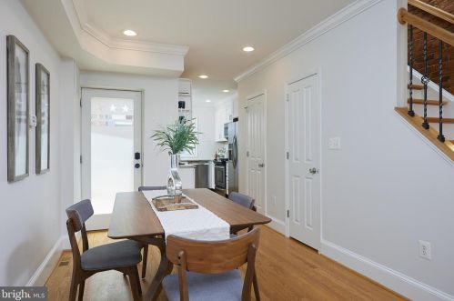 221 E St, Washington DC  20002-7700 exterior