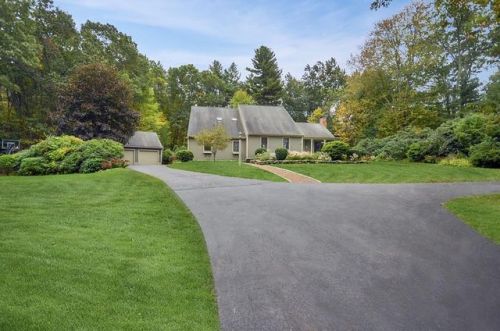 118 Armsby Rd, Sutton, MA 01590-2935