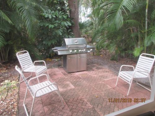 15191 Cedarwood Ln, Naples FL 34110-8020 exterior