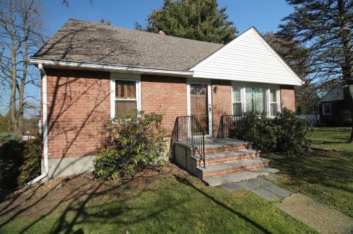 31 Antoinette Dr, Poughkeepsie, NY 12601-5526