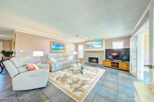 2390 Sykes Crk Dr, Merritt Island FL 32953-2954 exterior