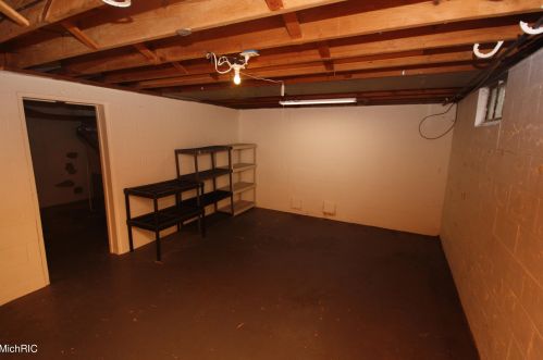 728 Campbell Ave, Kalamazoo MI 49006-3083 exterior