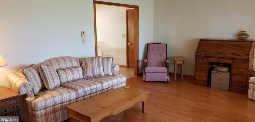 1147 Locust Ln, Littlestown, PA 17340-9657