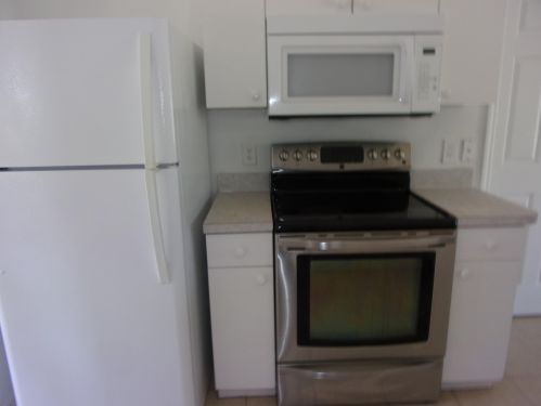 1407 Grapeland Ave, Fort Pierce FL 34952-4951 exterior