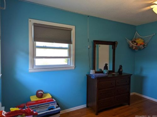 247 Hackmatack St, Manchester CT 06040-6512 exterior