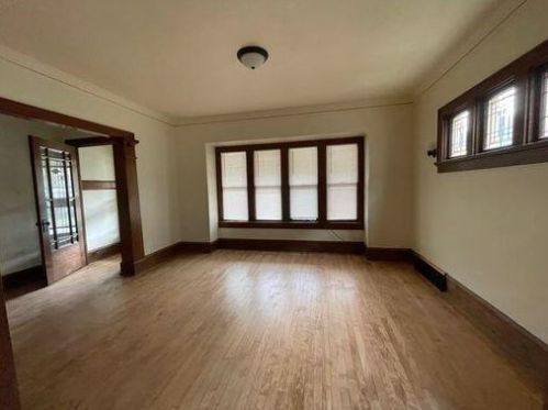 2413 41st St, Milwaukee, WI 53210-2933