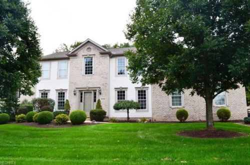 300 Chadwick Dr, Aurora, OH 44202-6640