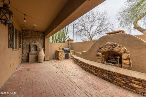 3931 Crst Ln, Phoenix AZ 85027-1602 exterior