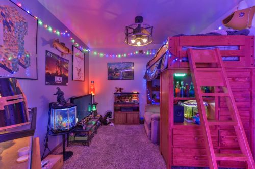 1811 Holmes Ct, Milwaukee WI 53221-3546 exterior