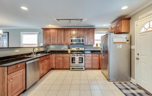 6098 Caldwell Ave, Chicago IL 60646-4111 exterior