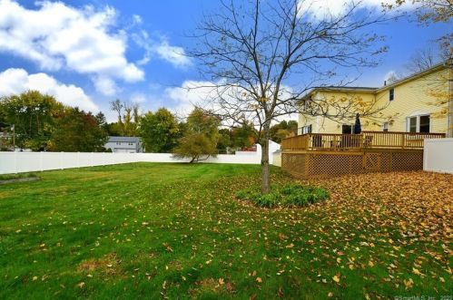 523 Taylor St, Vernon CT 06066-5231 exterior