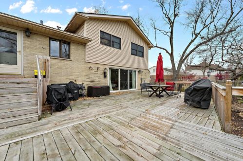 1527 Sunset Rdg Rd, Glenview IL 60025-2209 exterior