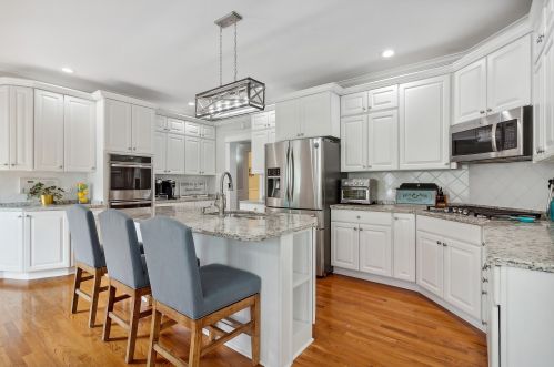 2252 Joyce Ln, Naperville IL 60564-4392 exterior