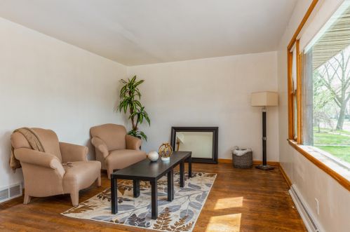 8806 Grantosa Dr, Milwaukee, WI 53225-4945