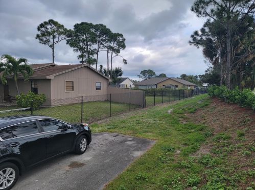 1433 Navajo Ln, Fort Pierce FL  34983-3147 exterior