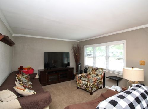 916 Barthelme Ave, Joliet, IL 60435-3862