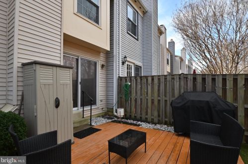 5648 Ridge View Dr, Alexandria VA  22310-1467 exterior