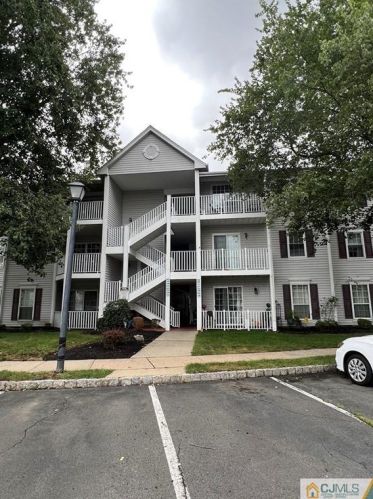 241 Kempsey Dr, New Brunswick, NJ 08902-4220