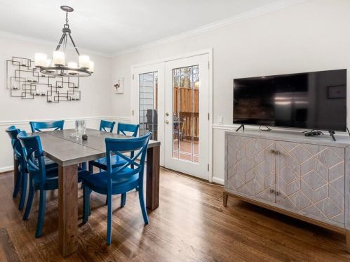 504 Dunwoody Chace, Atlanta GA 30328-6009 exterior