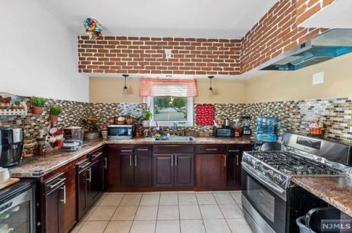 282 Rossiter Ave, Paterson NJ 07502-1317 exterior