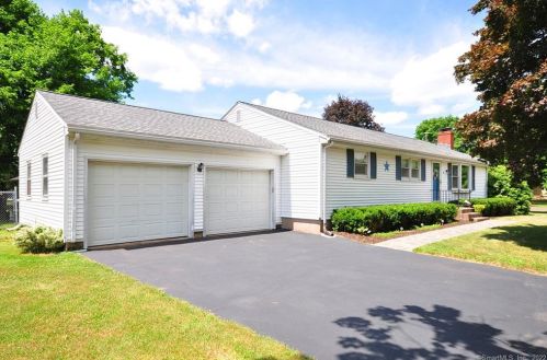 11 Glenwood Dr, Windsor, CT 06095-2233